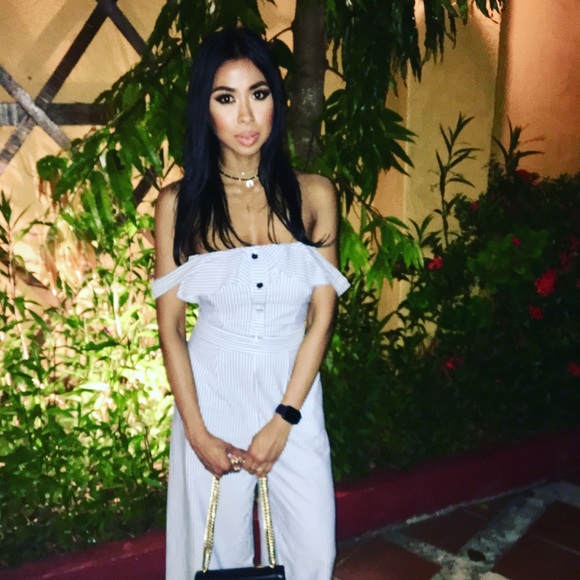 Meet your Posher, Alicia. I am girl from NYC. - Picture 5 of 8